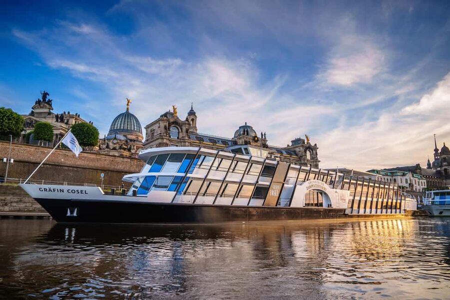Dresden: Christmas Lunch - festive river cruise - The 3-course Christmas lunch: comfort food with holiday polish