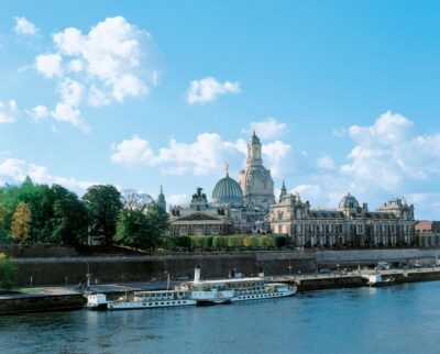 Dresden: Elbe River Cruise to Meissen - Getting to the right pier beneath Brühlsche Terrasse