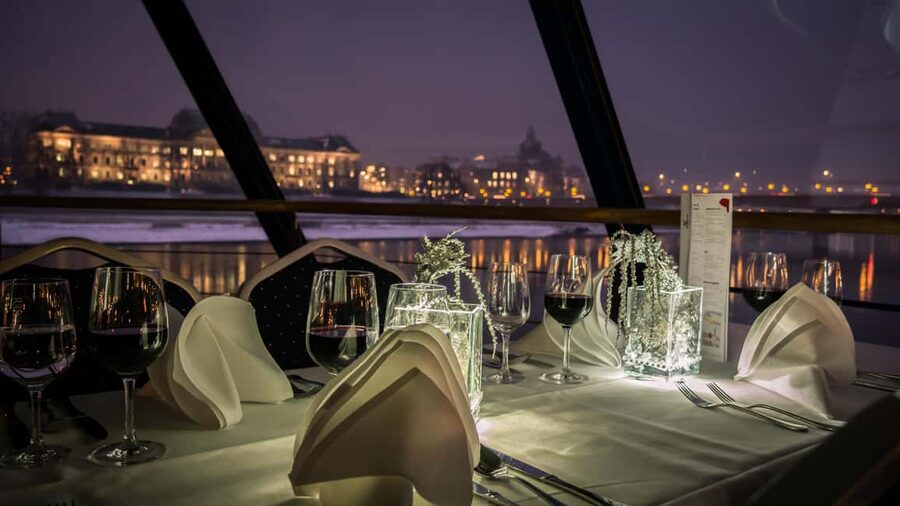 Dresden: Winterlights Evening River Cruise with Dinner - The 3-hour rhythm: two long stretches and one short Pillnitz moment