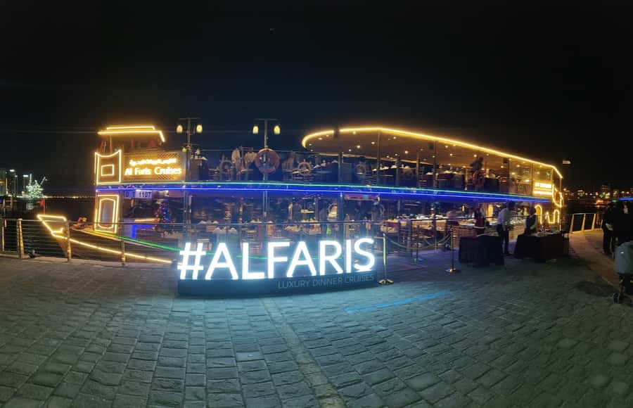 Dubai: Water Canal Cruise and La Perle Show with Dinner - Who this tour is best for