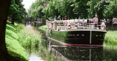 Dublin: Grand Canal Cruise with Dinner - The electric barge and what the 2-hour ride really feels like