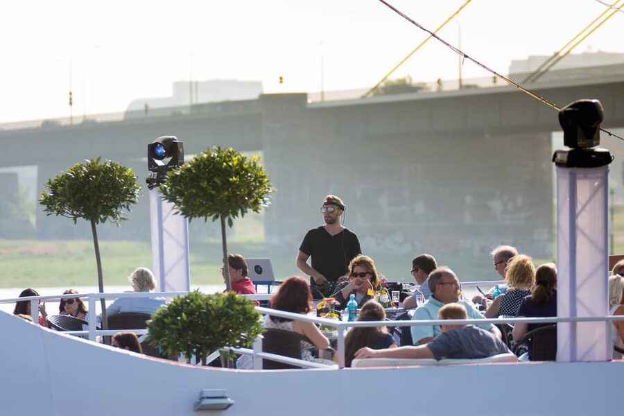 Düsseldorf: 2-Hour Evening Rhine River Cruise with Live DJ - Key Takeaways Before You Board