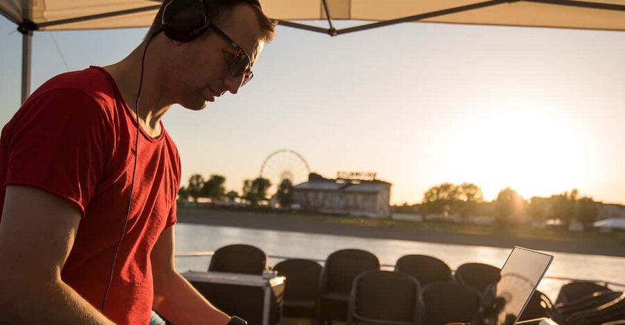 Düsseldorf: 2-Hour Evening Rhine River Cruise with Live DJ - What the 2 Hours Feels Like Once You Leave the Dock