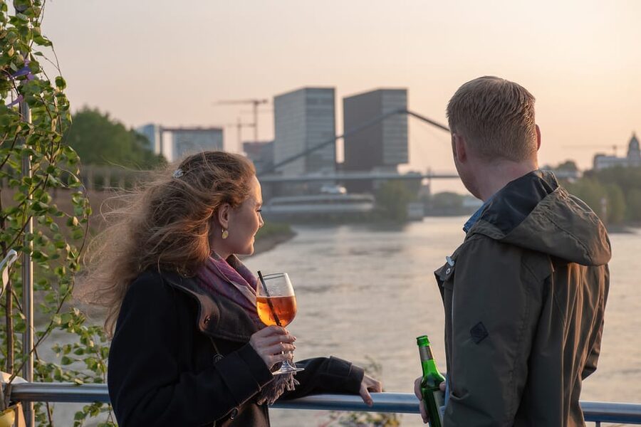 Düsseldorf: 2-Hour Evening Rhine River Cruise with Live DJ - Onboard Vibe: Live DJ, Dancing Options, and Where to Sit