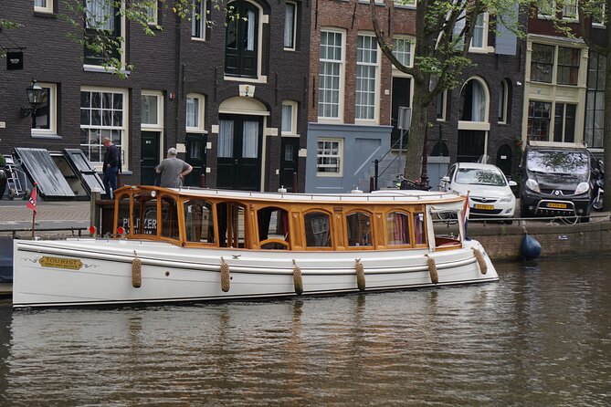 Eating Amsterdam: Food Tour & Canals Cruise - The Jordaan’s darker alleys and WWII context