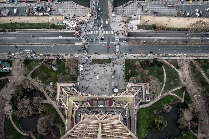 Eiffel Tower Summit Entry with Big Bus and Seine River Cruise - Eiffel Tower Summit Entry: Level 2 Host, Summit Views, and What to Watch For