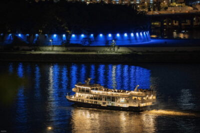 Eland Han River Cruise & Ashley Marine Buffet - Landmarks you’ll see: 63 Building, N Seoul Tower, and bridge views
