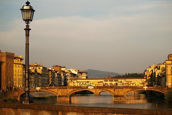 Florence River Cruise on a Traditional Barchetto - Piazza della Signoria to Ponte Vecchio: Sightseeing Without the Full Footslog