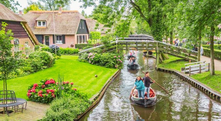 From Amsterdam: Giethoorn Guided Day Trip with Canal Cruise - Key highlights you’ll feel right away