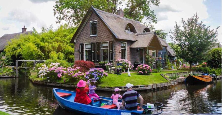 From Amsterdam: Giethoorn Guided Day Trip with Canal Cruise - The One-Hour Canal Cruise That Turns Everything Upside Down