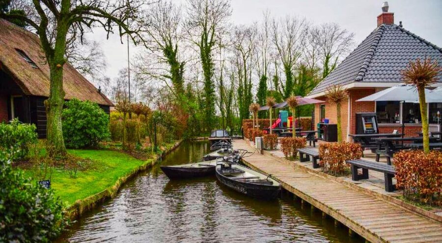 From Amsterdam: Giethoorn Guided Day Trip with Canal Cruise - Should You Book This Giethoorn Day Trip?