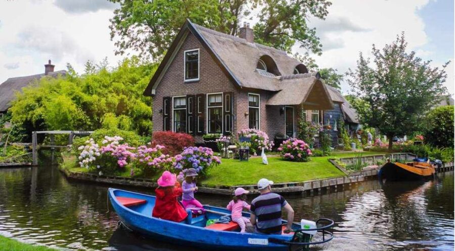 From Amsterdam: Giethoorn Guided Day Trip with Canal Cruise - Giethoorn Walk Time: Thatched Roofs, Bridges, and a Car-Free Feel