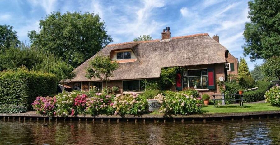 From Amsterdam: Private Tour to Giethoorn with Canal Cruise - From Amsterdam to Giethoorn: A Day Trip That Stays in Its Lane