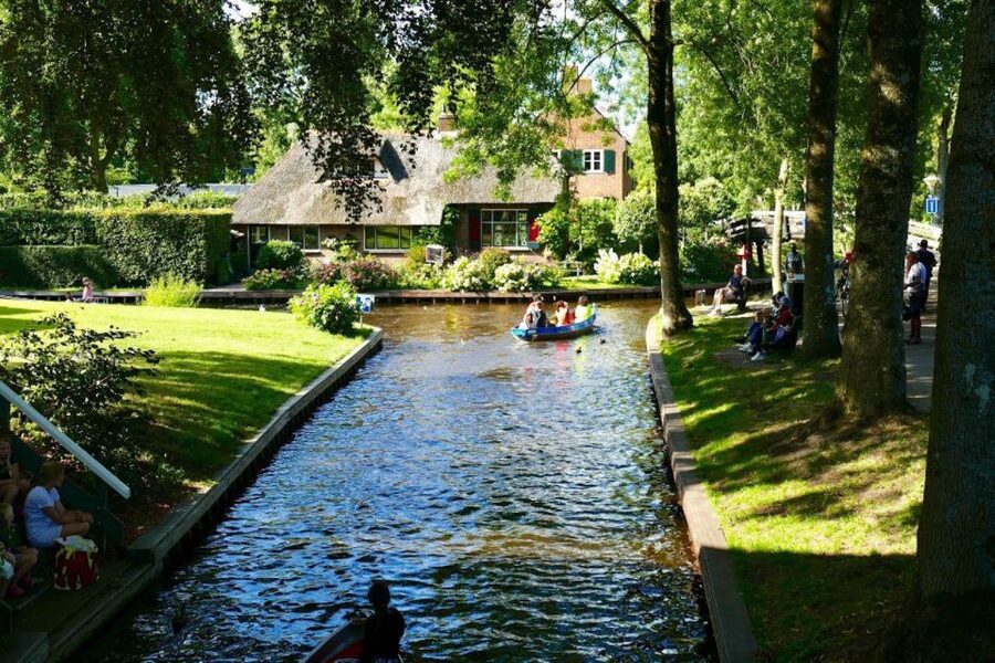 From Amsterdam: Private Tour to Giethoorn with Canal Cruise - The Ride Matters: Private Pickup, Wi‑Fi, and Comfort
