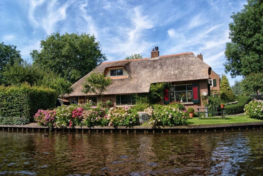 From Amsterdam: Private Tour to Giethoorn with Canal Cruise - Who This Private Tour Is For (and Who Should Skip It)