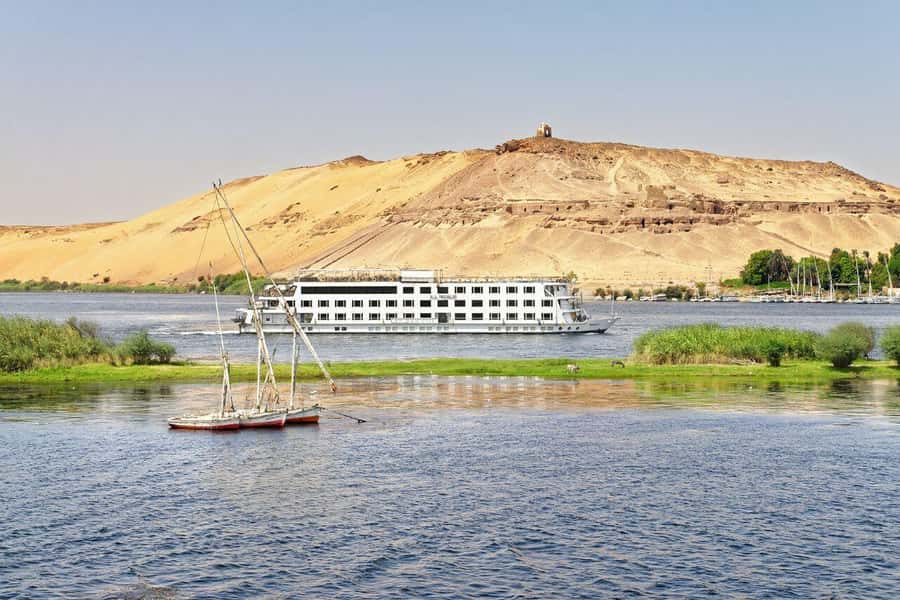 From Aswan: 4 Days Nile River Cruise with Guided Tours - Entering The Nile: Why This Aswan to Luxor Cruise Works