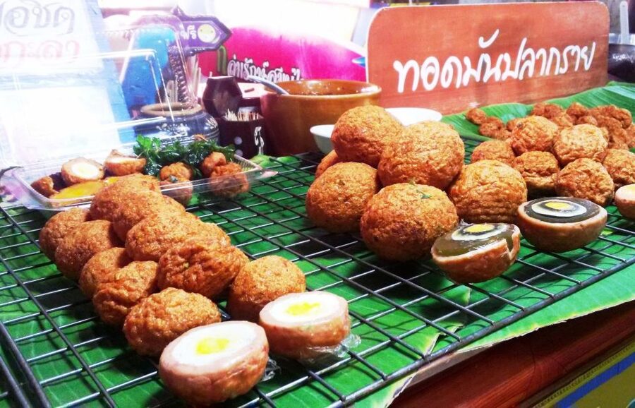 From Bangkok: Chachoengsao Tour and Bang Pakong River Cruise - Muban Namtan Sot Palm Juice Tasting: The Quick Local Payoff