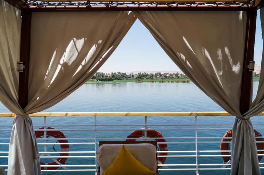 From Luxor: 6-Day Nile Cruise to Aswan with Hot Air Balloon - Edfu and Kom Ombo: Horus by carriage, then a double temple