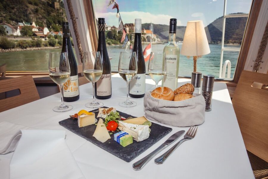 From Melk: 5-Hour Wachau River Cruise - Can you hop off at Spitz or Dürnstein?