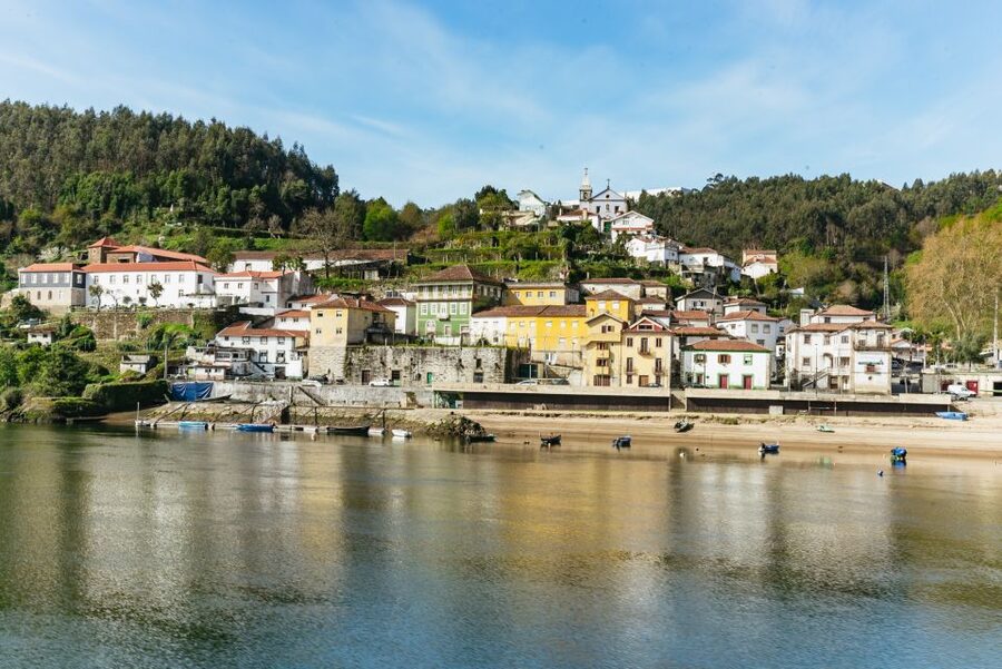 From Porto: Douro River Cruise to Régua with Lunch - Breakfast on board: easy start, no searching