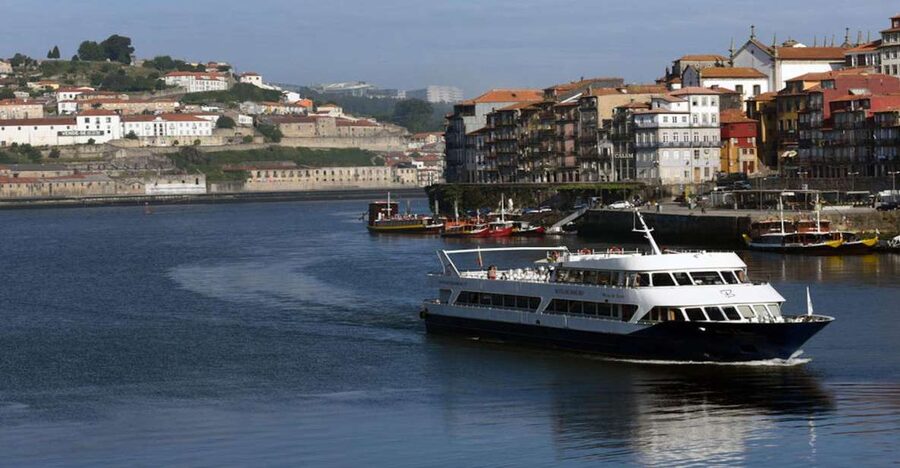 From Porto: Douro River Cruise, Winery Visit & Lunch - From Cais da Estiva to Pinhão: a full Porto-to-Douro day