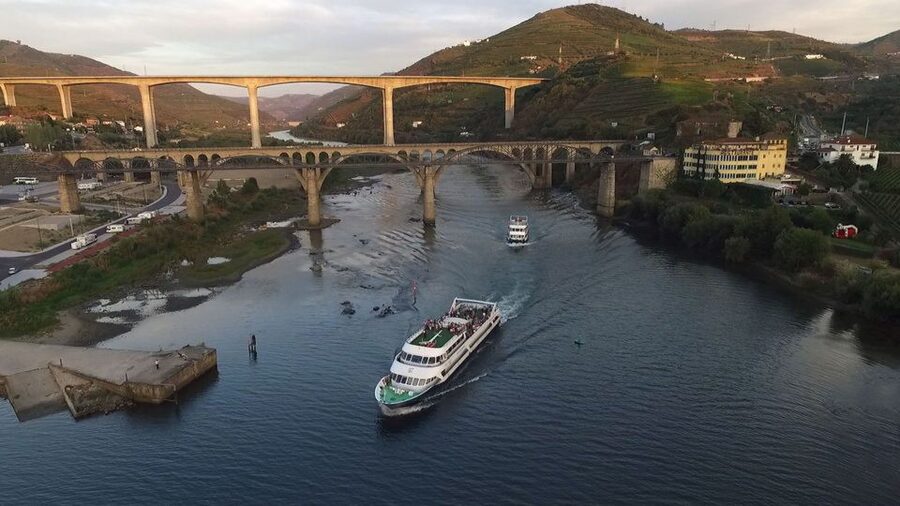 From Porto: Douro River Cruise, Winery Visit & Lunch - Pinhão arrival: the Douro Demarcated Region, right at the center