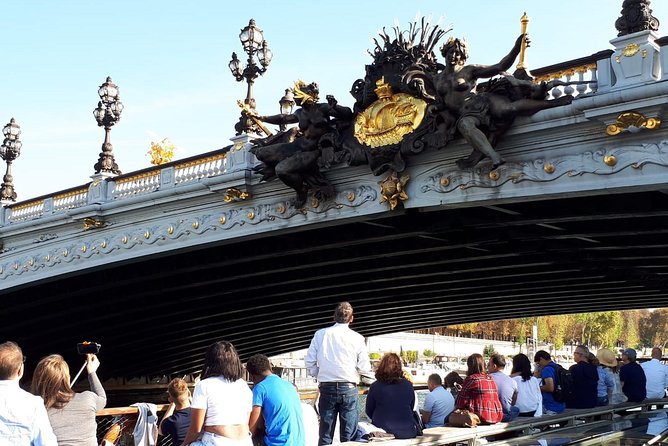 Full-Day Self-Guided Paris Tour from London by Eurostar with Seine River Cruise - The on-board guide support: helpful, but don’t expect full guiding