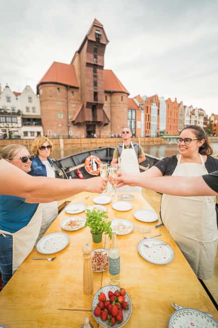 Gdańsk: Motława River Cruise with Pierogi Tasting - Price and value: why $37 works for what you get