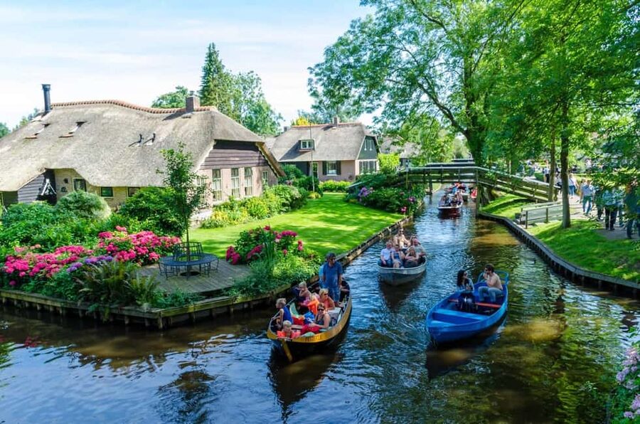 Giethoorn : 1 Hour Canal Cruise in Village With Coffee/Tea - Quick Key Points Before You Go