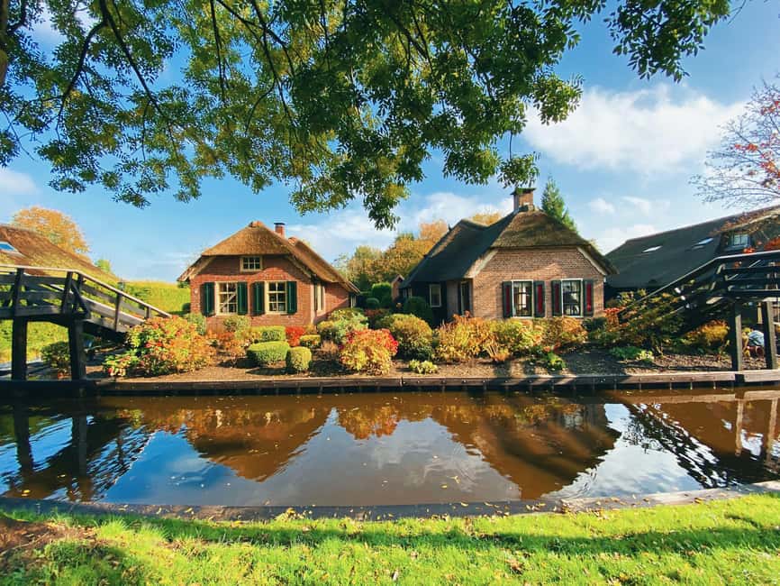 Giethoorn : 1 Hour Canal Cruise in Village With Coffee/Tea - How the Route Works: From Narrow Canals to Lake Bovenwijde