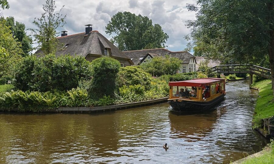 Giethoorn: Canal cruise Giethoorn village and lake - Timing and how the 1-hour format plays out