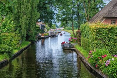 Giethoorn Private Tour, Canal Cruise and Windmills from Amsterdam - Clocks and clogs: what you’ll do at Zaanse Schans