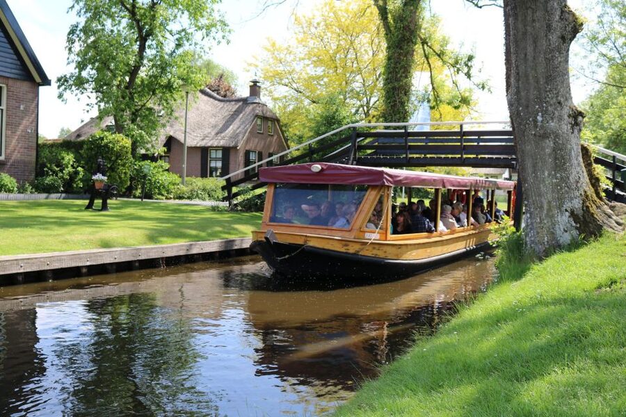 Giethoorn: Village & National Park Canal Cruise with Coffee - Giethoorn by Canal: What You’re Really Seeing