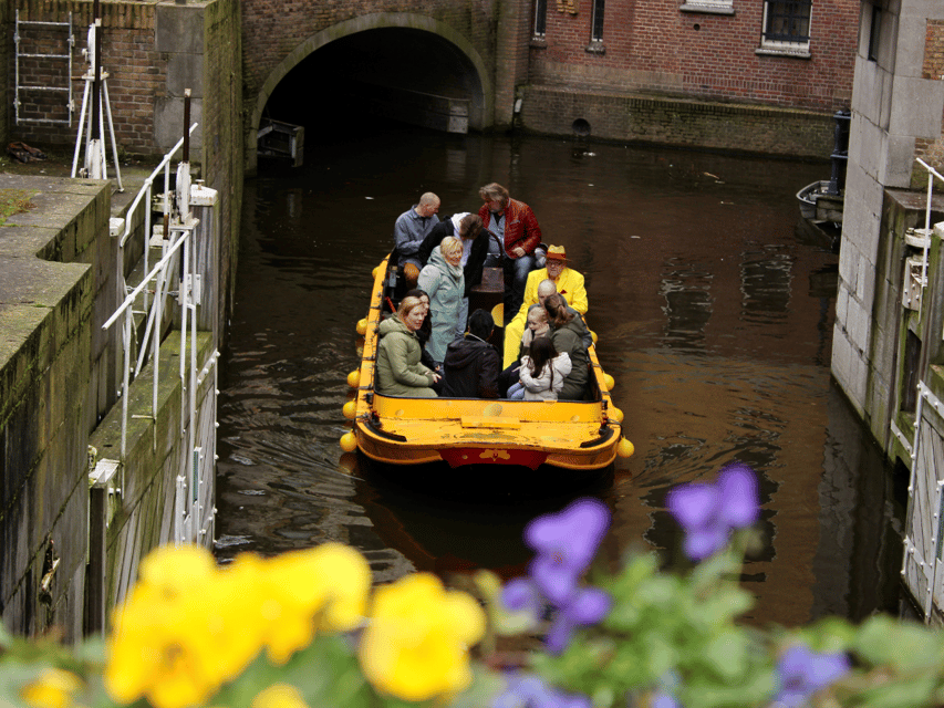 Gouda: Open Boat City Canal Cruise - Comfort on an Open Boat: What to Expect in Real Life