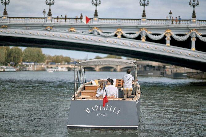Guided Luxury River Cruise & Walking Tour of Paris' Monuments - Private format and group size: how the day feels in real life