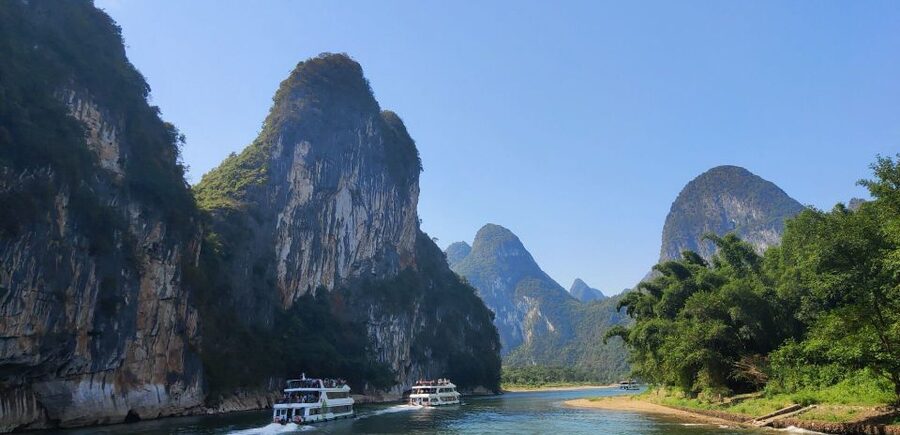 Guilin: Private Full-Day Li River Cruise and Liusanjie Show - Quick Stops in Yangshuo: Yatti Cafe and Xijie Pedestrian Street