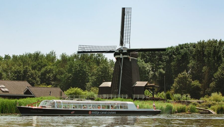 Haarlem: Dutch Windmill & Spaarne River Sightseeing Cruise - De Adriaan windmill: the big water-level moment
