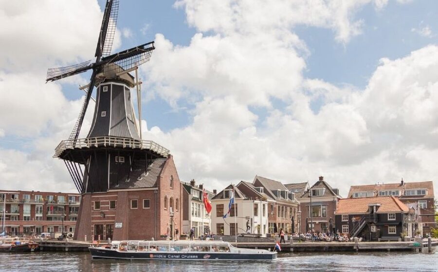 Haarlem: Dutch Windmill & Spaarne River Sightseeing Cruise - Audio guide and skipper narration: how to follow the story without stress