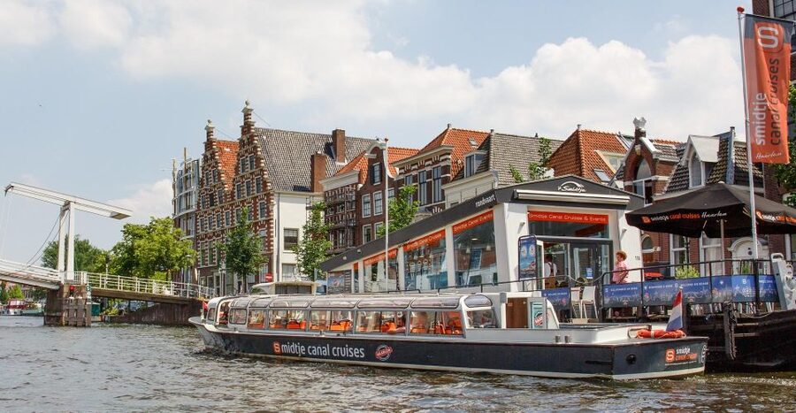 Haarlem: Sightseeing Canal Cruise through the City Center - Comfort in Any Season: Heated Boats and Practical Clothing