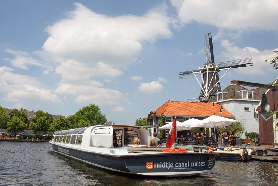 Haarlem: Sightseeing Canal Cruise through the City Center - The Guide Experience: Skipper Stories plus an Audio Guide