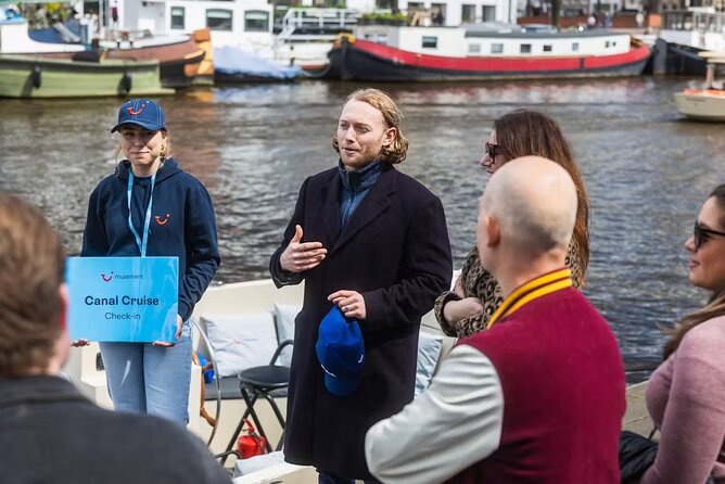 Highlights and Local Insights Canal Cruise Tour in Amsterdam - The hour-long format: how to get maximum value