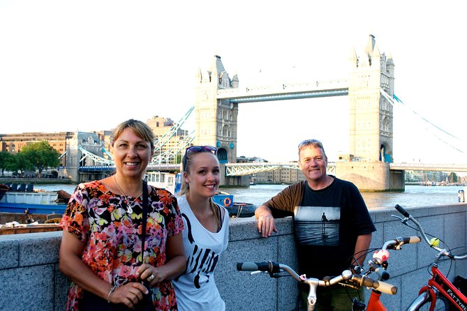 Highlights of Royal London Bike Tour with River Cruise Package - Past the London Eye: seeing construction and culture from the water