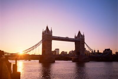 Highlights of Royal London Bike Tour with River Cruise Package - Southwark to the Thames: where the city starts to make sense