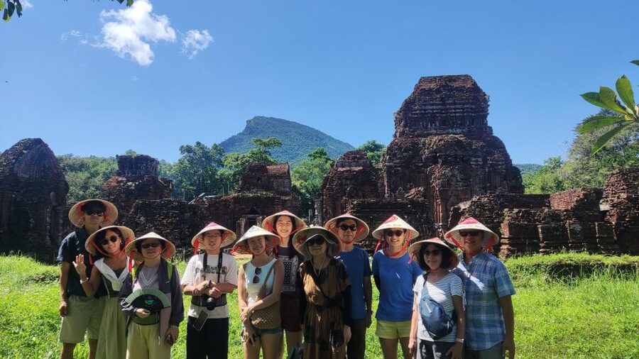 Hoi An: My Son Sanctuary and Thu Bon River Boat Trip - Lunch and snacks: morning house meal vs afternoon banh mi