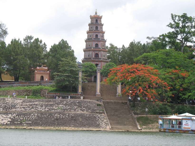Hue: Perfume River Cruise with Thien Mu Pagoda & Tombs - Hotel Pickup and the Start of Your Dragon Boat Ride