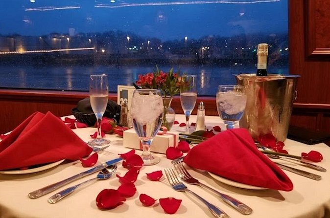 Knoxville River Cruise Aboard the Volunteer Princess - Getting Value for the Price: $35 and What You Can Expect
