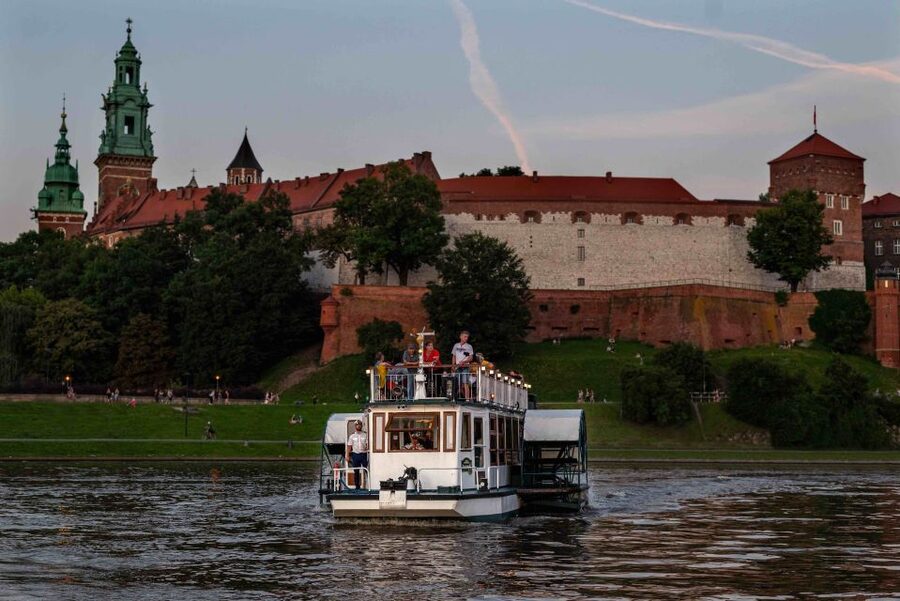 Krakow: 1-Hour Evening Vistula River Cruise - Your sailing route: the Krakow waterfront stops you’ll recognize