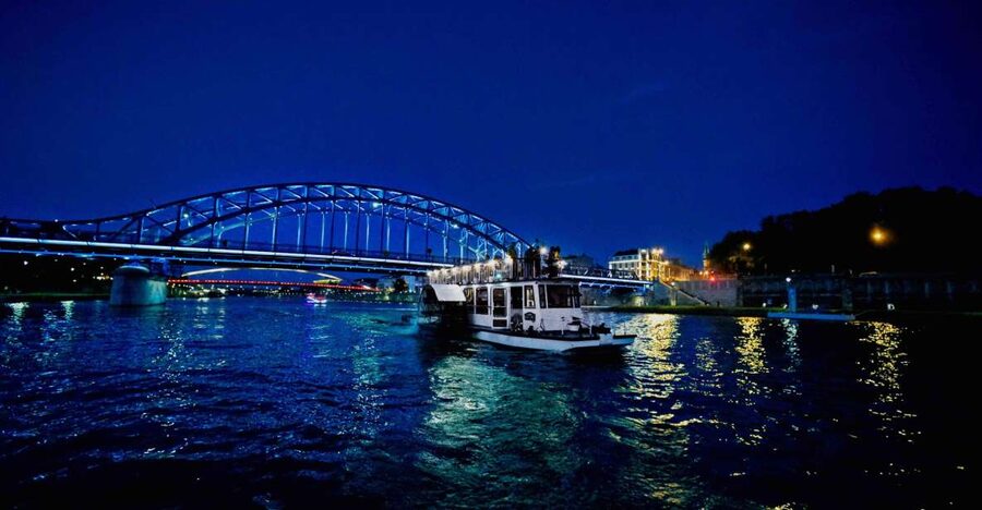 Krakow: 1-Hour Evening Vistula River Cruise - Drinks and snacks: what you can (and can’t) expect
