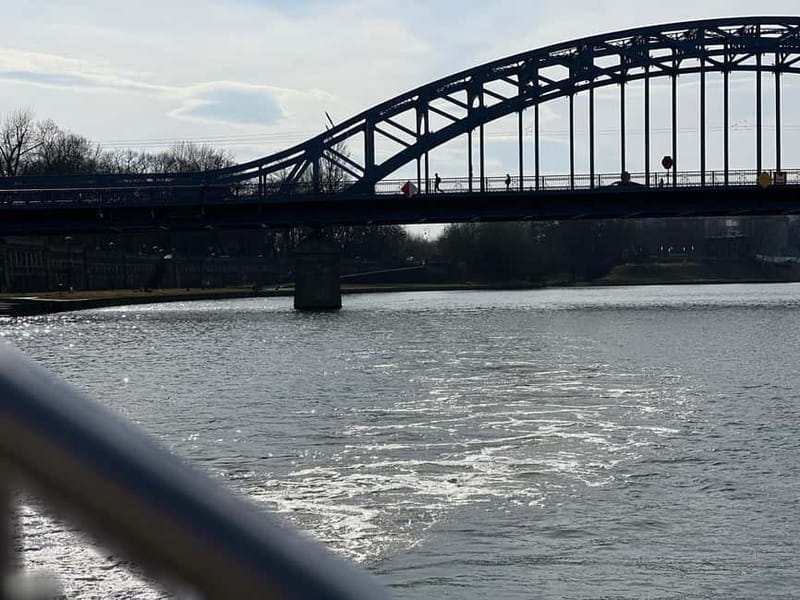 Krakow: Day or Night Vistula River Cruise with Audio Guide - The river route: what you’ll see from the water