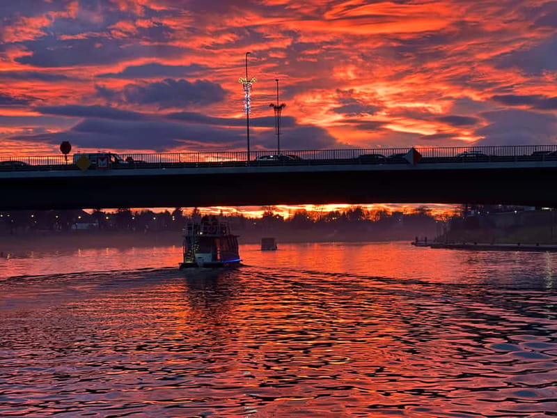 Krakow: Day or Night Vistula River Cruise with Audio Guide - Comfort on board: blankets, heated deck, and the best seat strategy